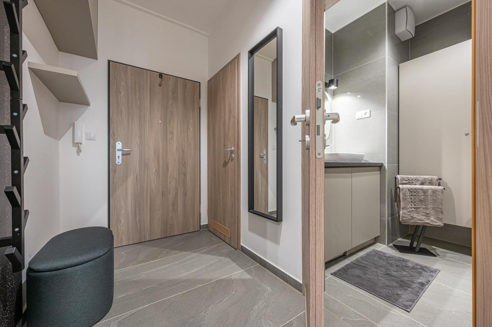 Condo With Balcony @ Downtown Budapest Exterior foto
